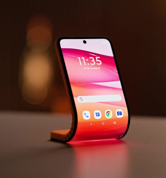 Motorola registró una patente de un dispositivo flexible que puede usarse como móvil o doblarse para funcionar como reloj inteligente, marcando un posible salto hacia los dispositivos híbridos del futuro.